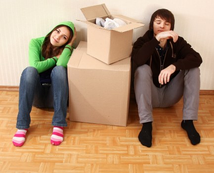 Careful handling of fragile items during Oakleighpark removals