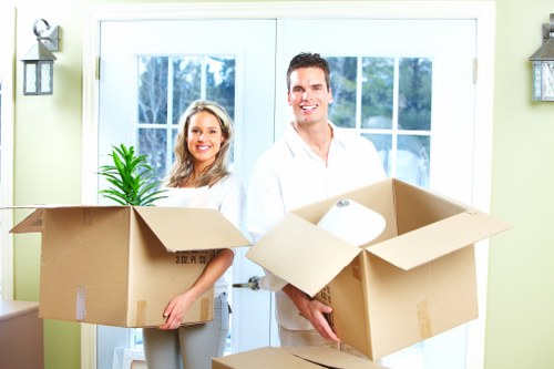 Organised storage units in Oakleighpark for personal belongings